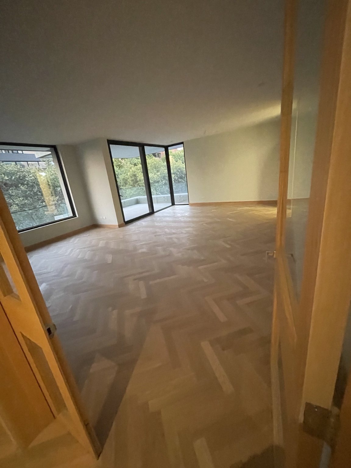 Piso en espiga terminado